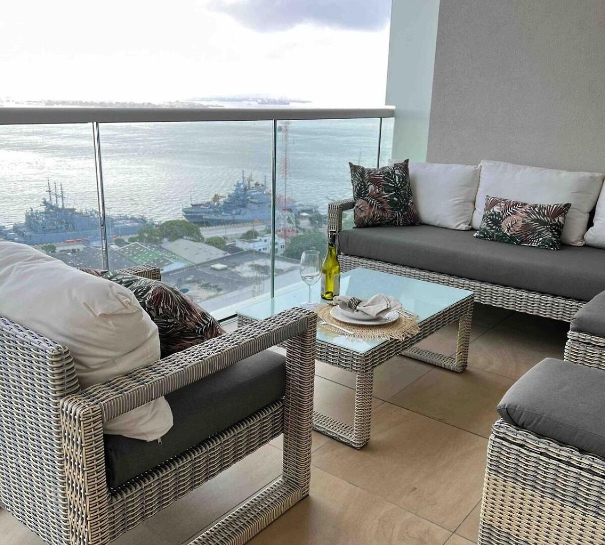 Colombia- H2 Hyatt Condo-bay View