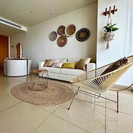 Colombia- H2 Hyatt Condo-bay View *